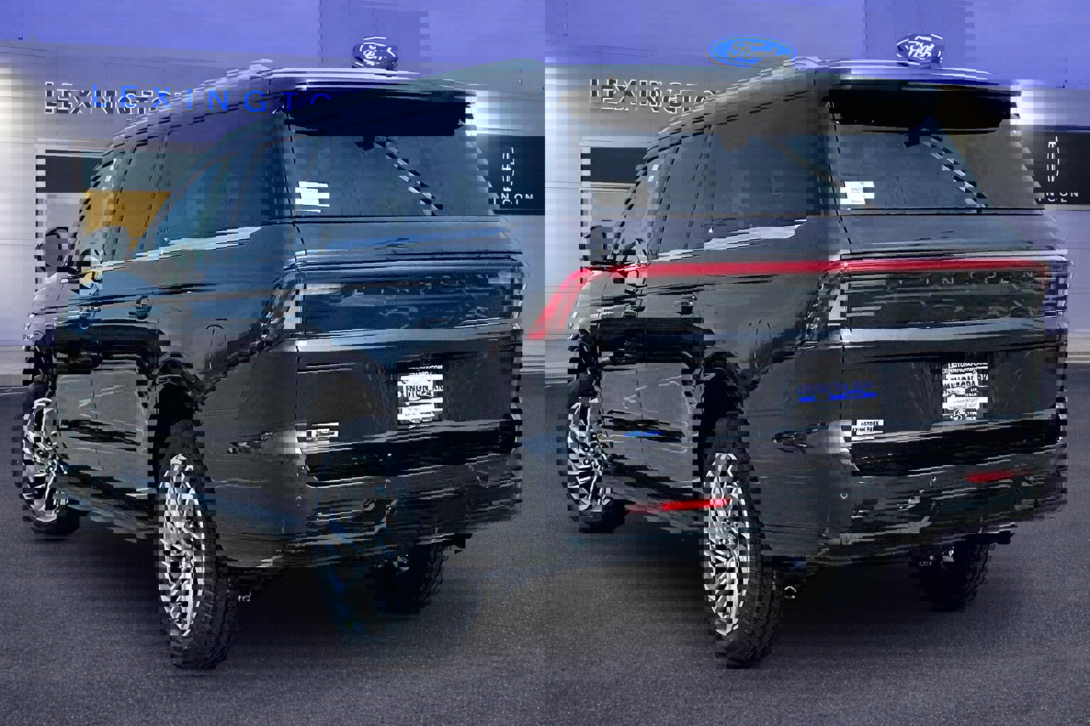 New 2026 Lincoln Navigator L Premier image 3