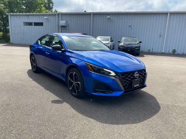 Certified 2025 Nissan Altima 2.5 SR w/ SR Premium Package AWD/4WD image 1