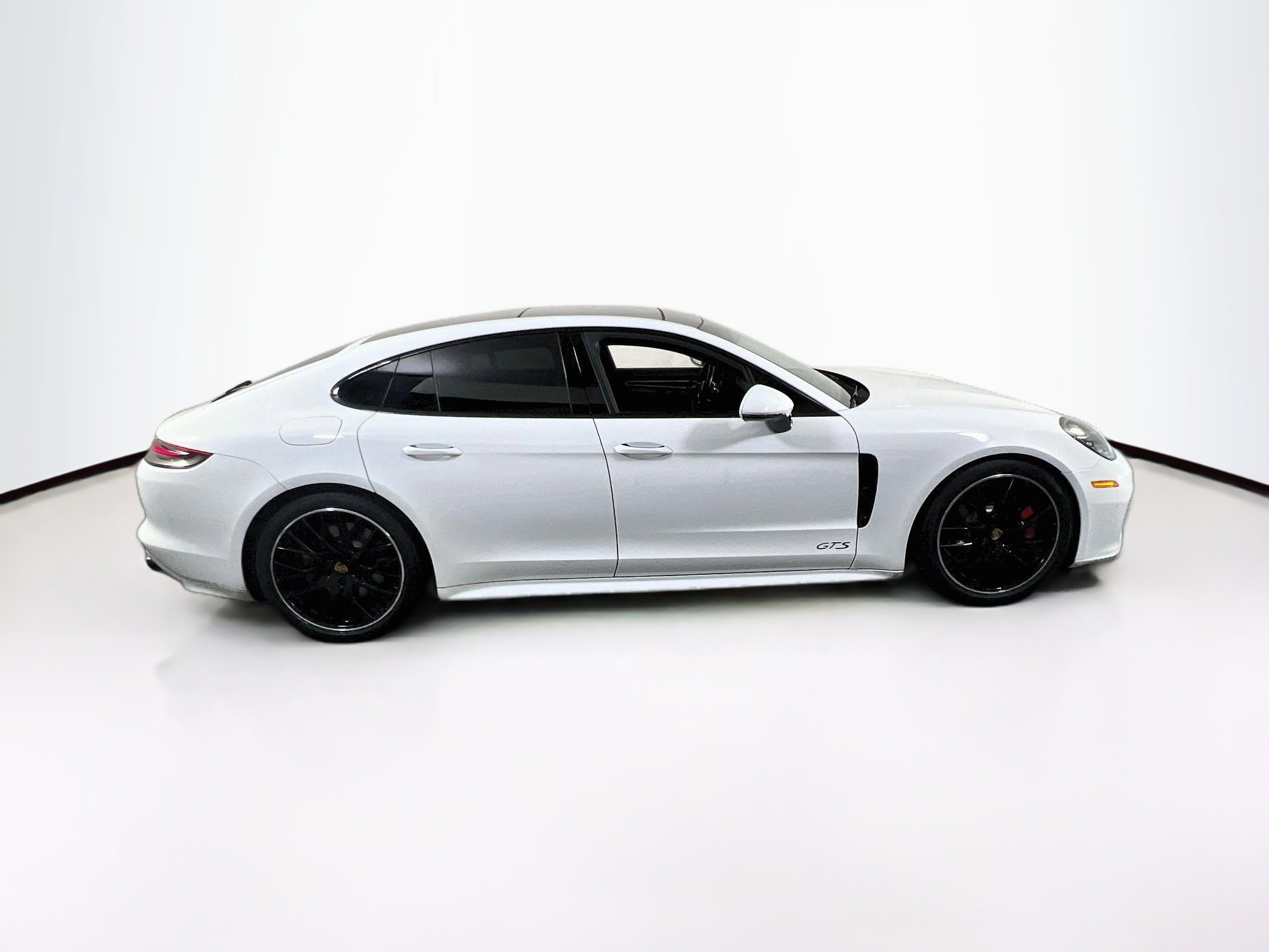 Used 2020 Porsche Panamera GTS image 4