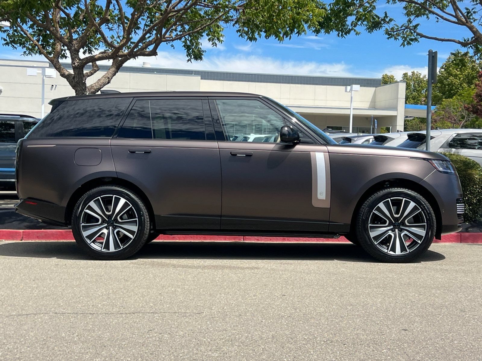 New 2026 Land Rover Range Rover SV AWD/4WD image 7
