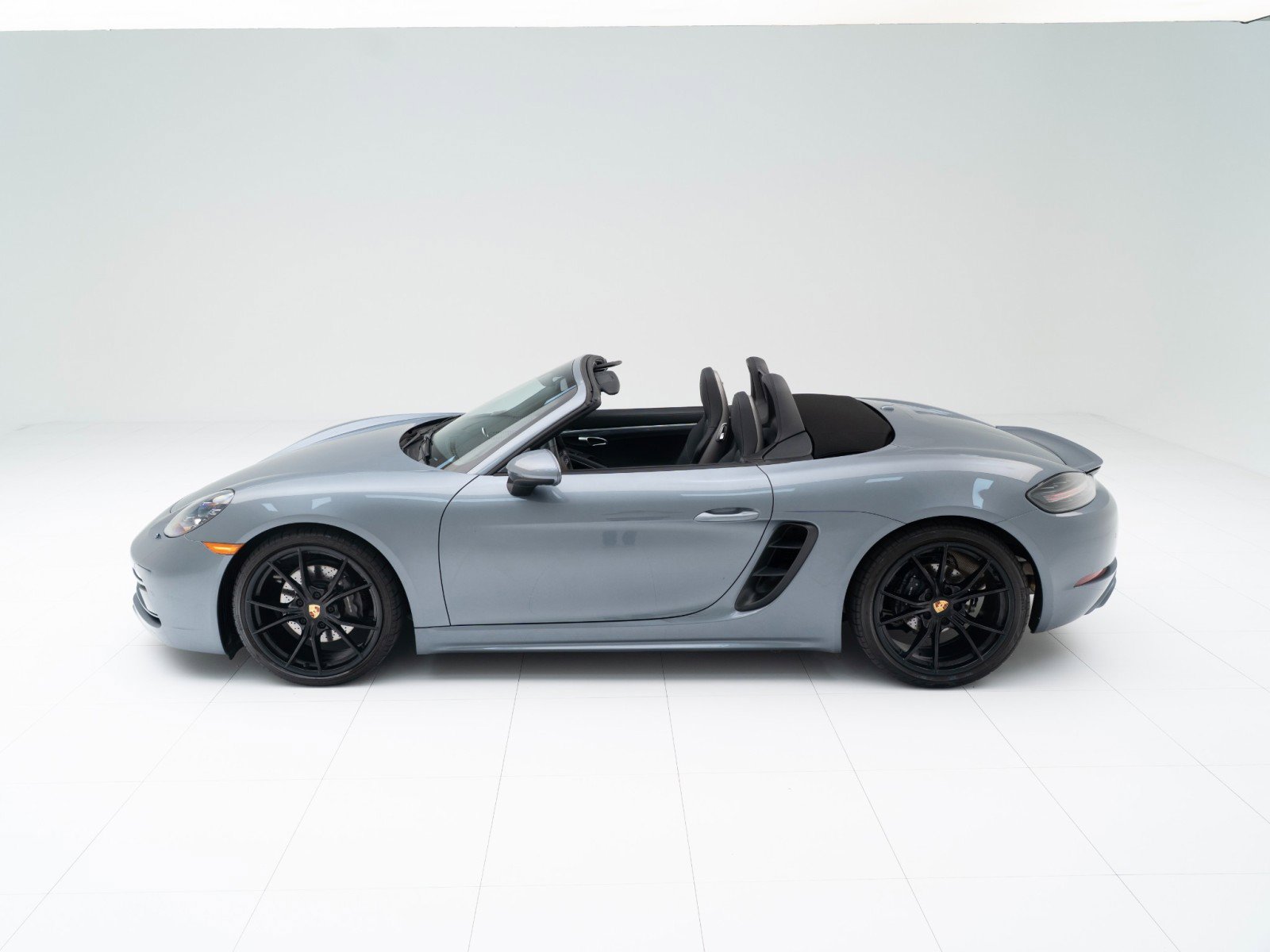 Certified 2025 Porsche 718 Boxster image 2
