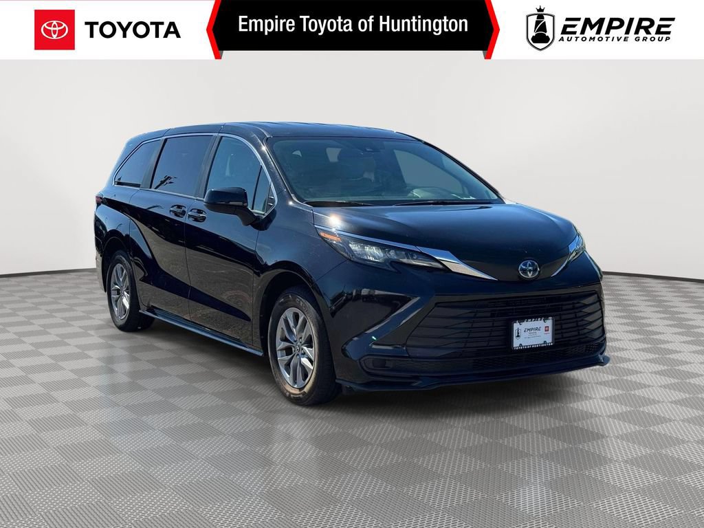Used 2025 Toyota Sienna LE