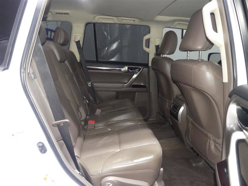 Used 2018 Lexus GX 460 Premium w/ Premium Package image 29