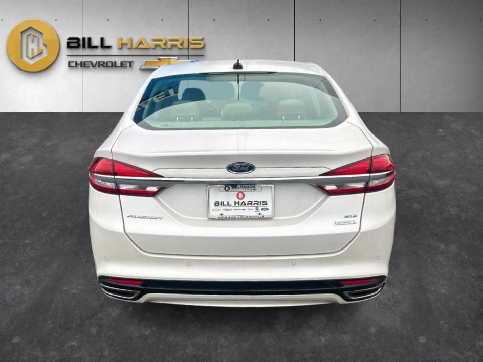 Used 2017 Ford Fusion SE w/ Fusion SE Technology Package FWD image 10