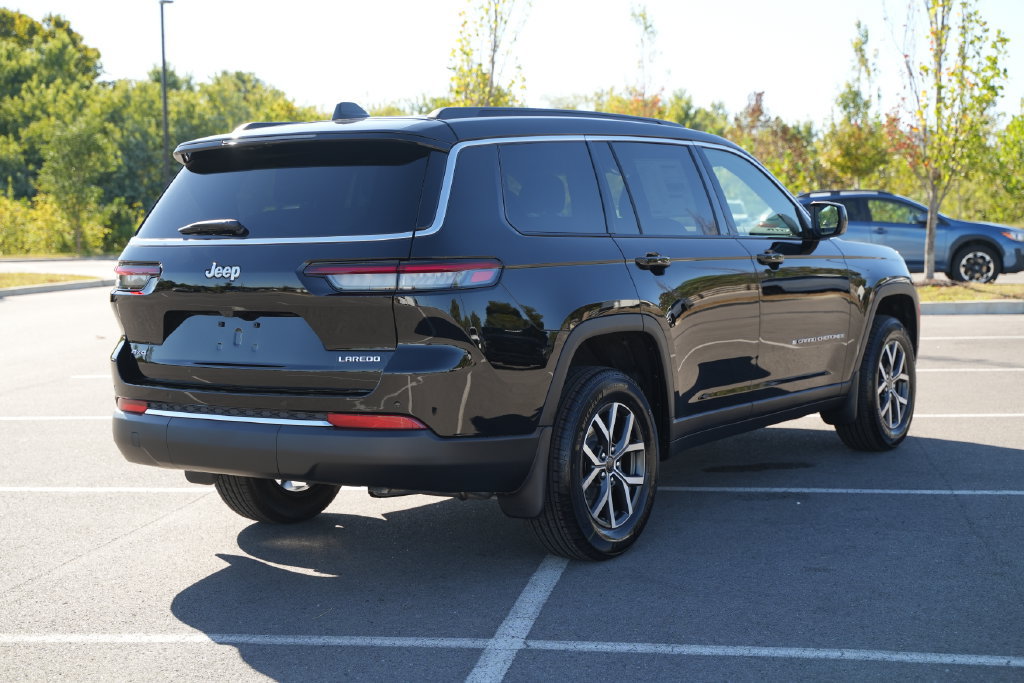 New 2027 Jeep Grand Cherokee L Laredo w/ MOPAR Finishing Package AWD/4WD image 7