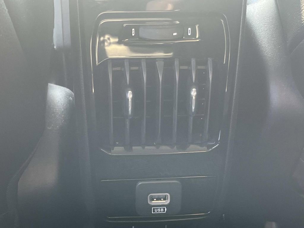 Used 2022 Jeep Compass Limited image 16