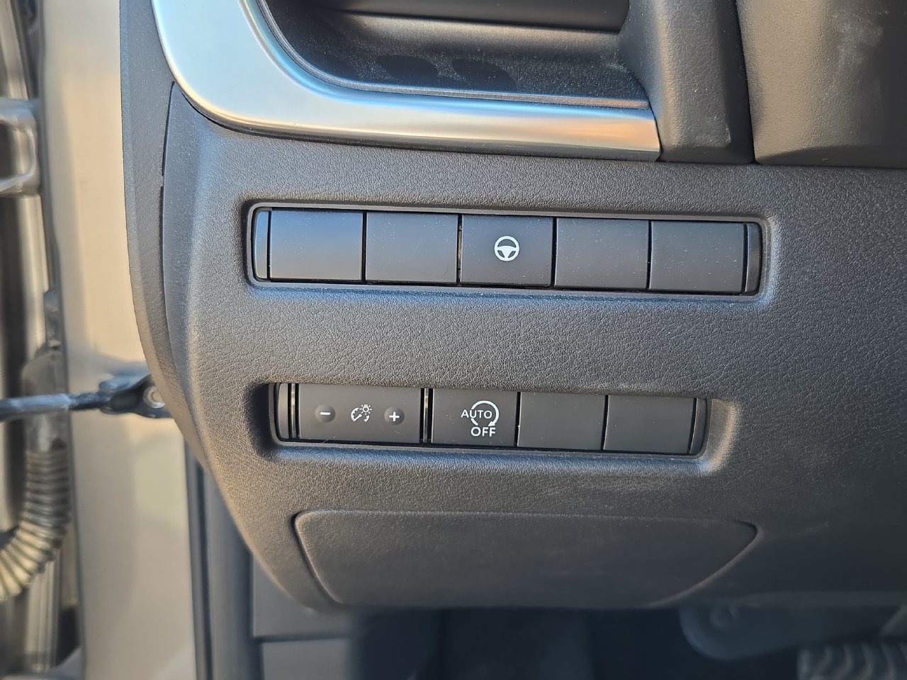 Used 2023 Nissan Rogue SV FWD image 23