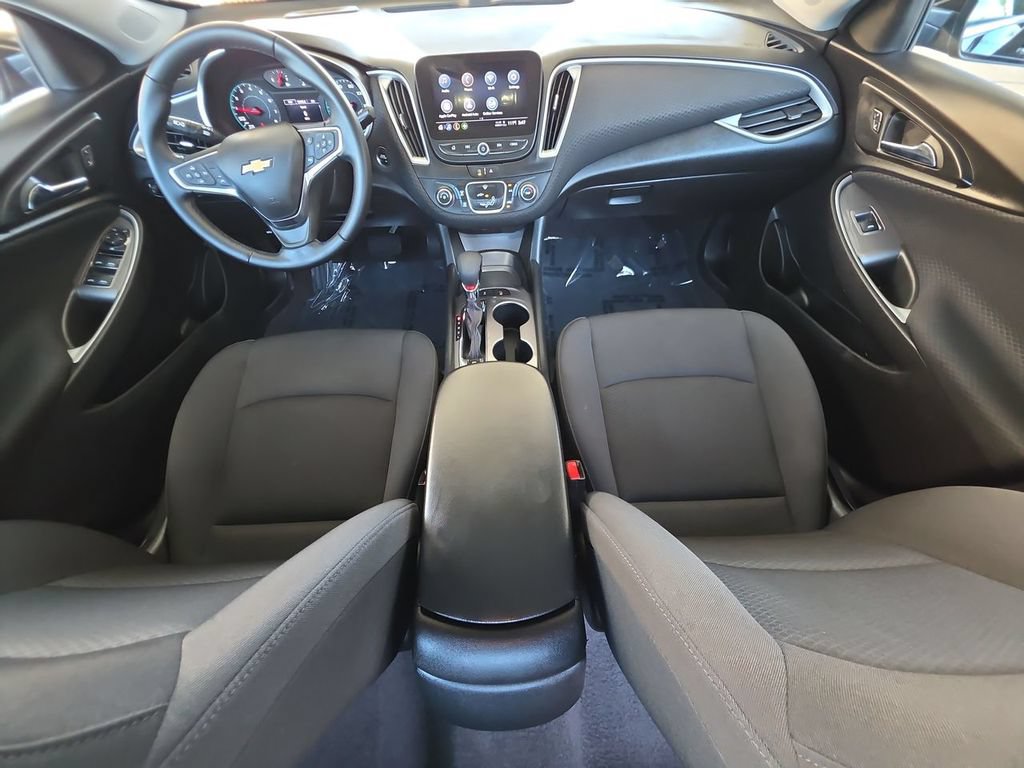 Used 2025 Chevrolet Malibu RS FWD image 21