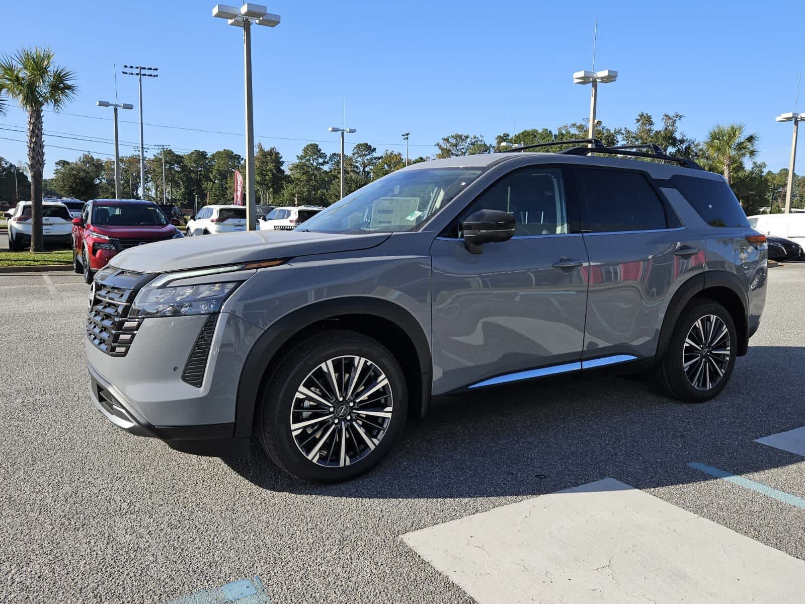 New 2026 Nissan Pathfinder Platinum FWD image 2