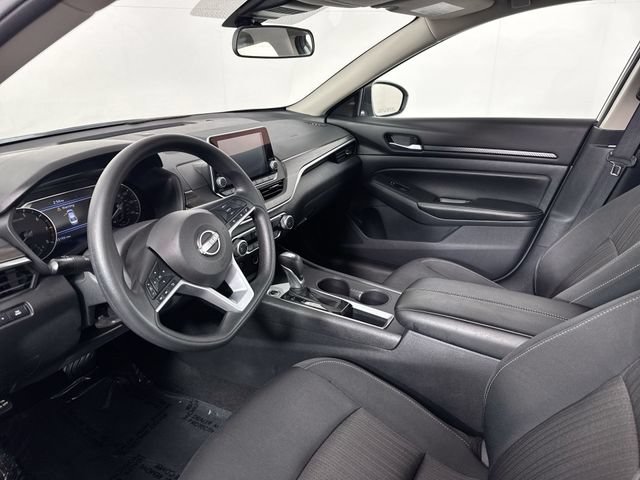 Used 2025 Nissan Altima 2.5 SV FWD image 4
