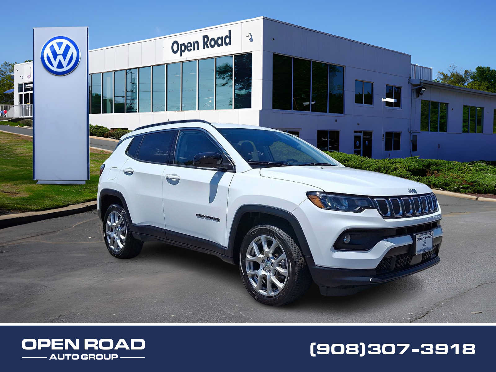 Used 2022 Jeep Compass Latitude w/ Sun and Sound Group AWD/4WD image 1