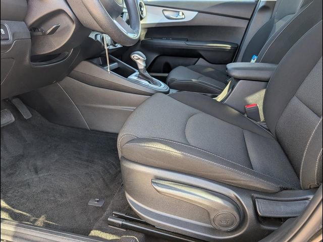 Used 2023 Kia Forte LXS image 9