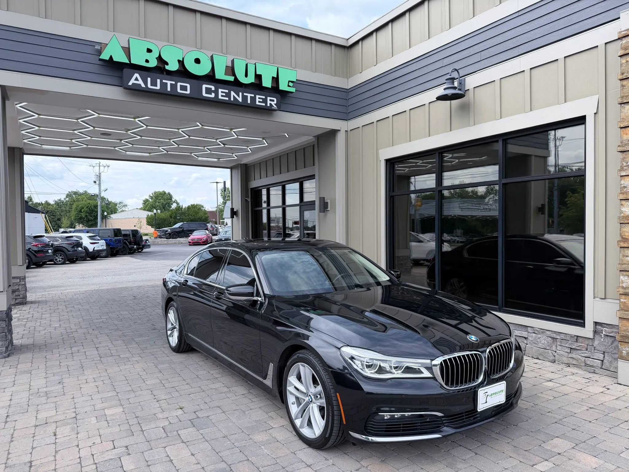 Used 2017 BMW 750i xDrive AWD/4WD image 12