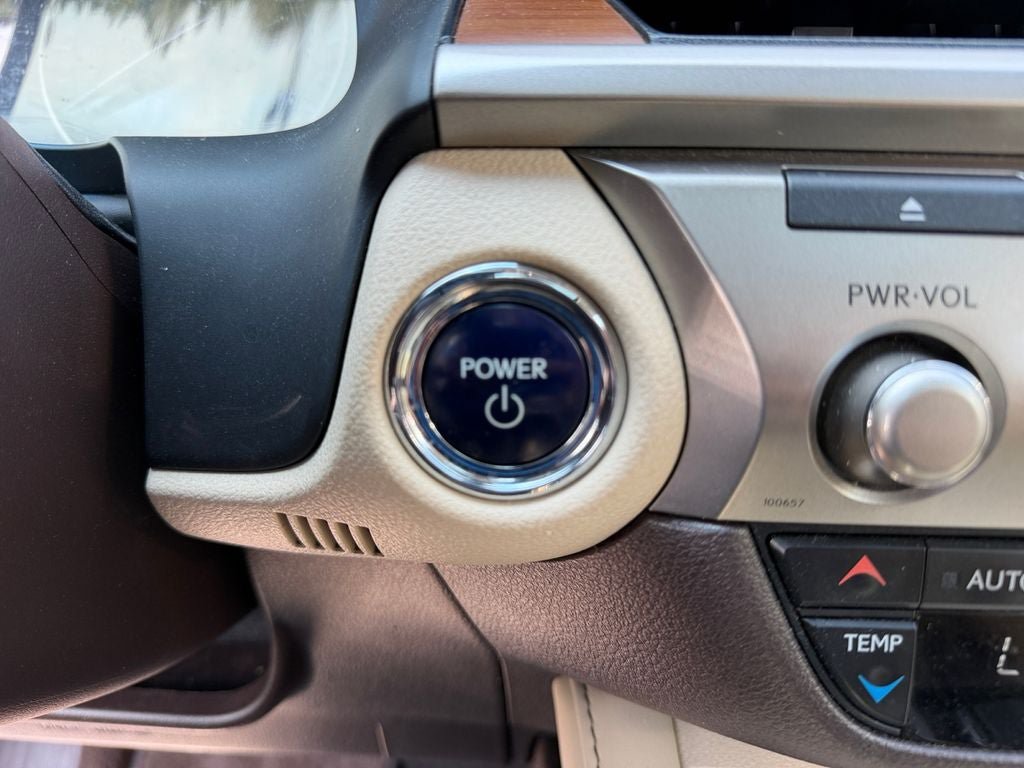 Used 2017 Lexus ES 300h FWD image 23