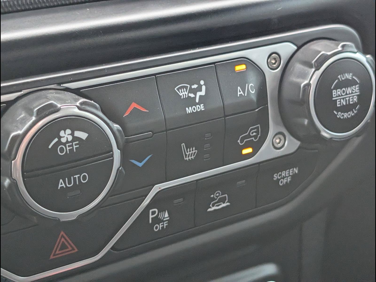 Used 2020 Jeep Gladiator Overland AWD/4WD image 18