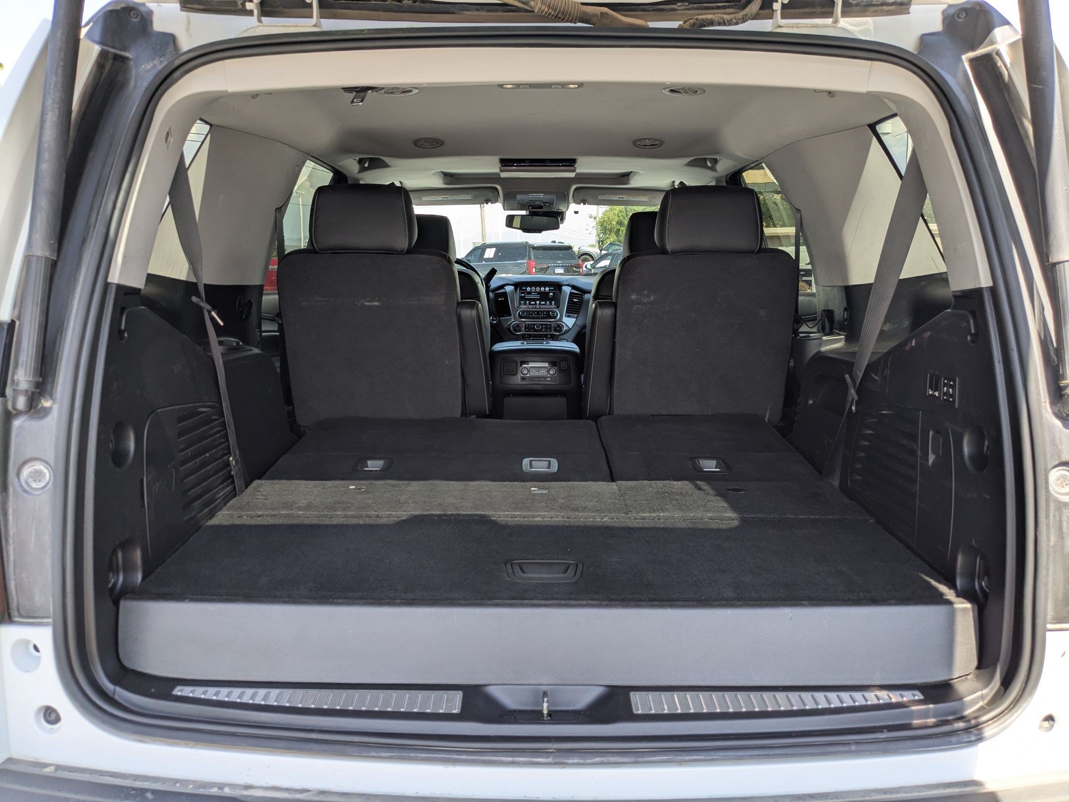 Used 2020 Chevrolet Tahoe Premier AWD/4WD image 32