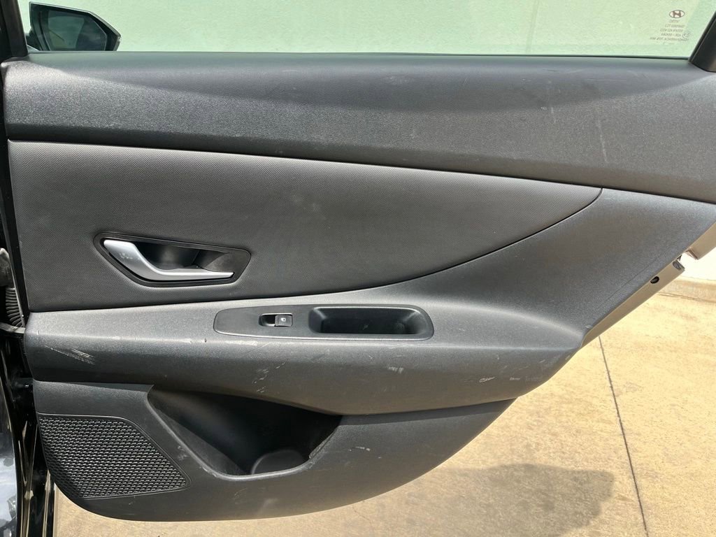 Used 2021 Hyundai Elantra Limited FWD image 24