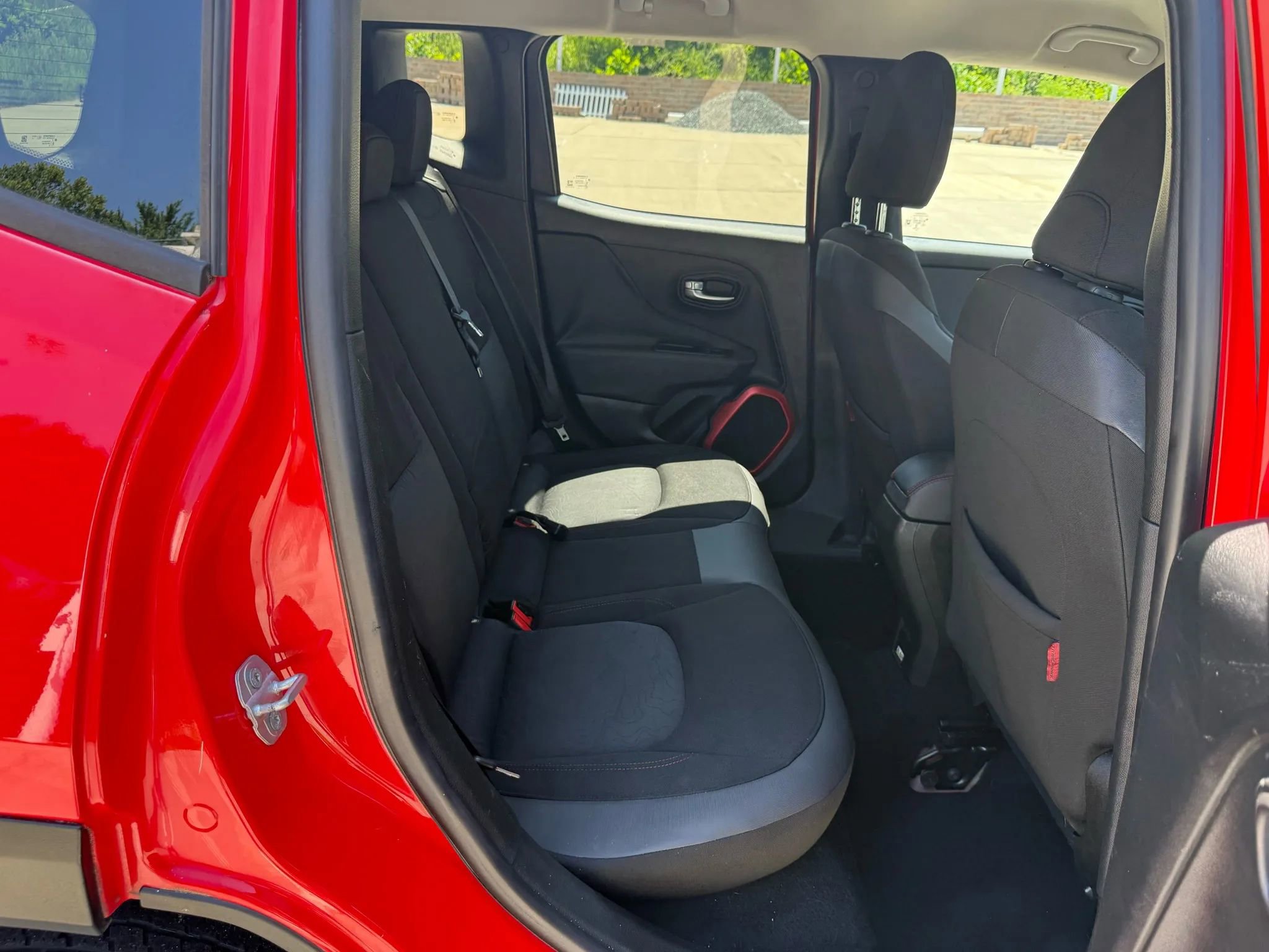 Used 2016 Jeep Renegade Trailhawk image 20