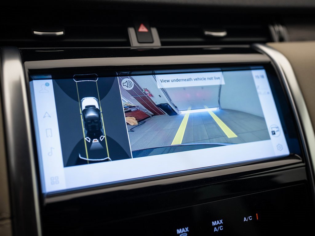 Used 2022 Land Rover Discovery Sport SE image 29