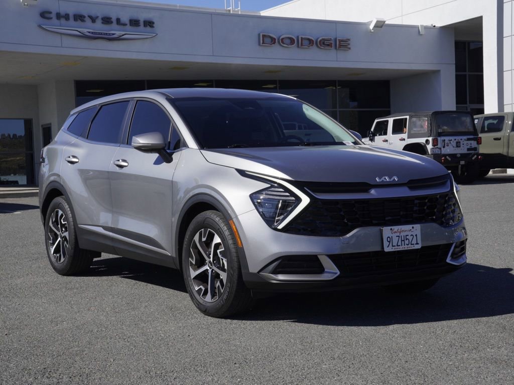 Used 2024 Kia Sportage EX image 2