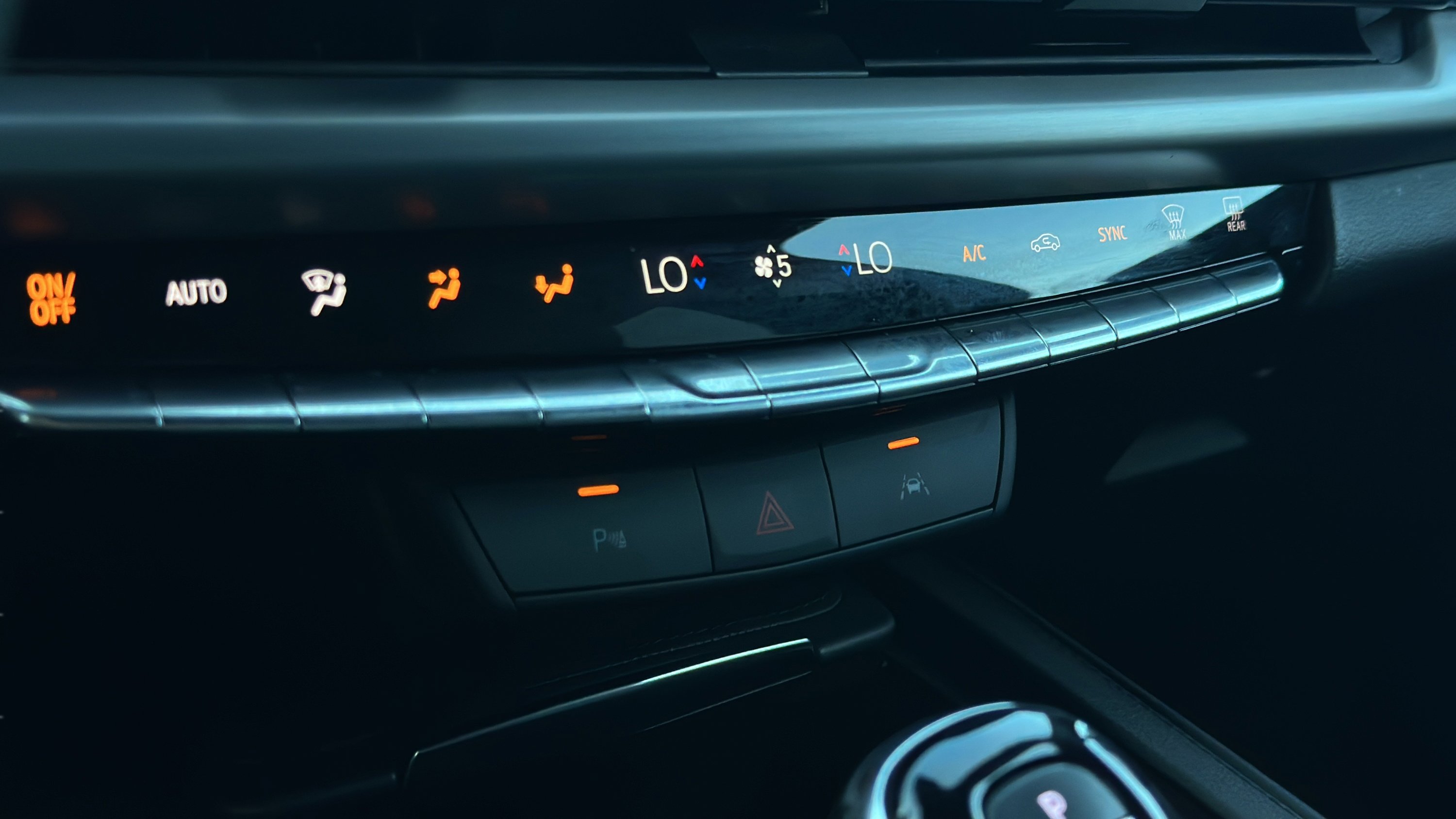 Used 2025 Cadillac XT4 Premium Luxury image 37