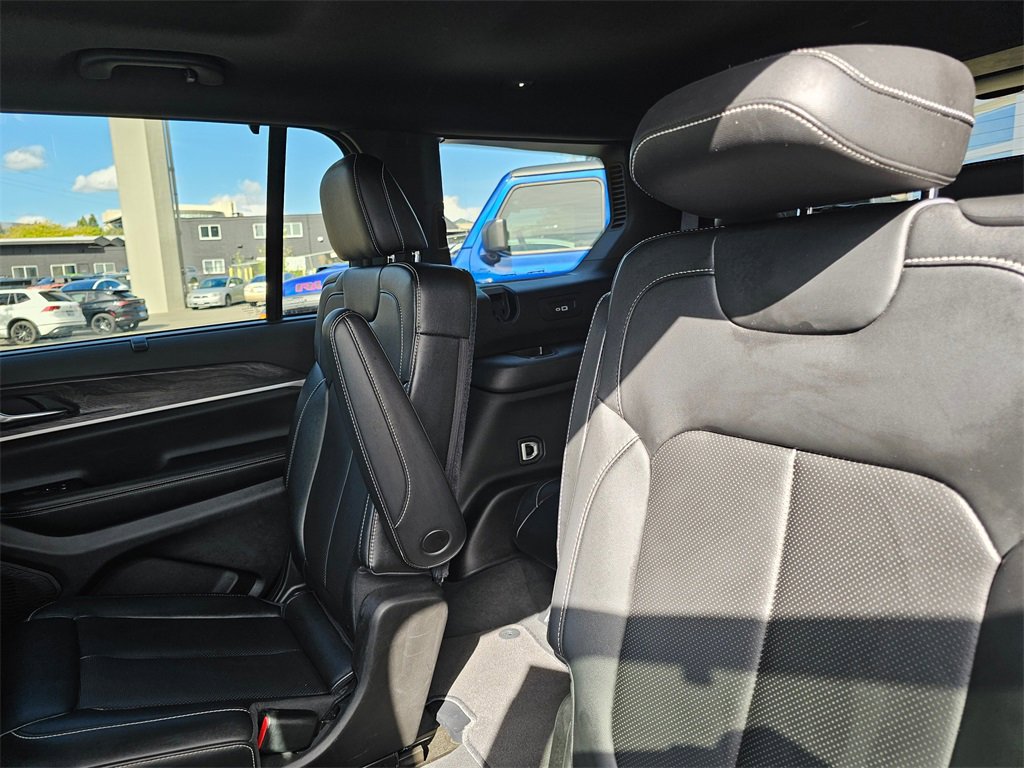 Used 2024 Jeep Grand Cherokee L Limited w/ Luxury Tech Group II image 21