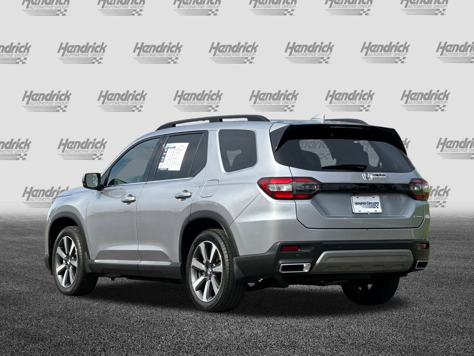 Used 2025 Honda Pilot Touring image 7