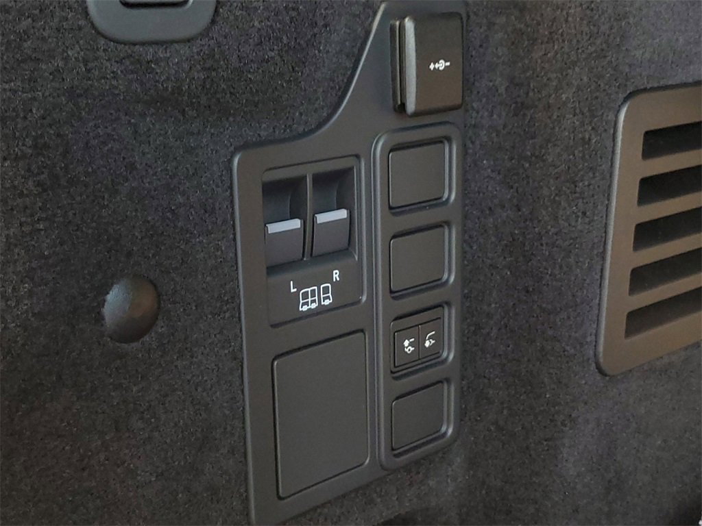 New 2026 Land Rover Discovery Limited Edition image 33