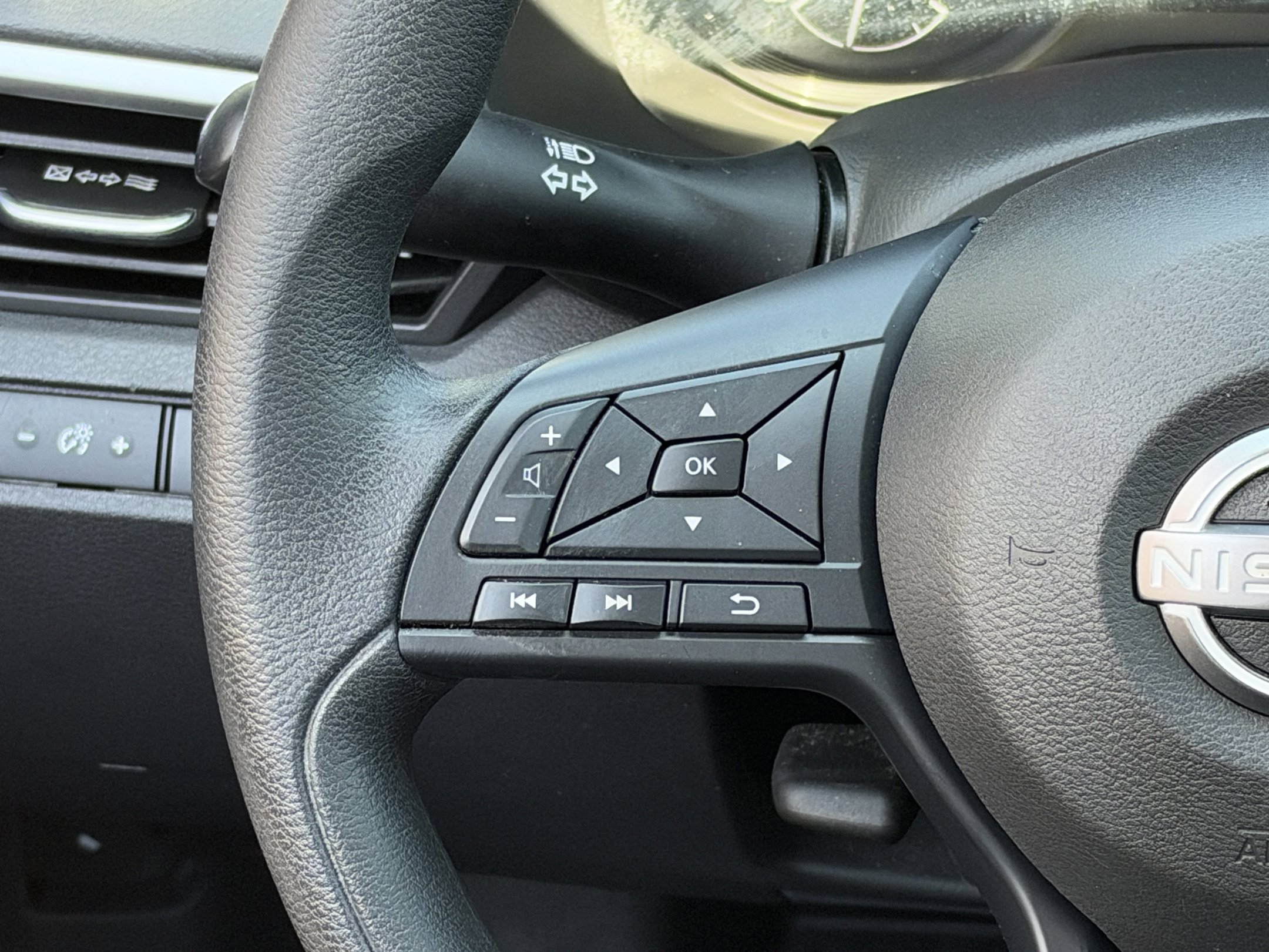 Used 2024 Nissan Altima 2.5 S FWD image 15