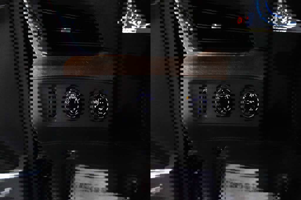 Used 2015 Cadillac Escalade ESV Premium image 40