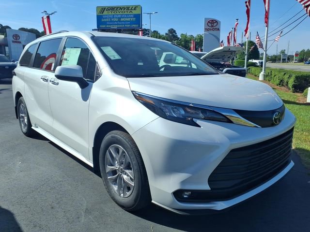 New 2026 Toyota Sienna XLE image 1