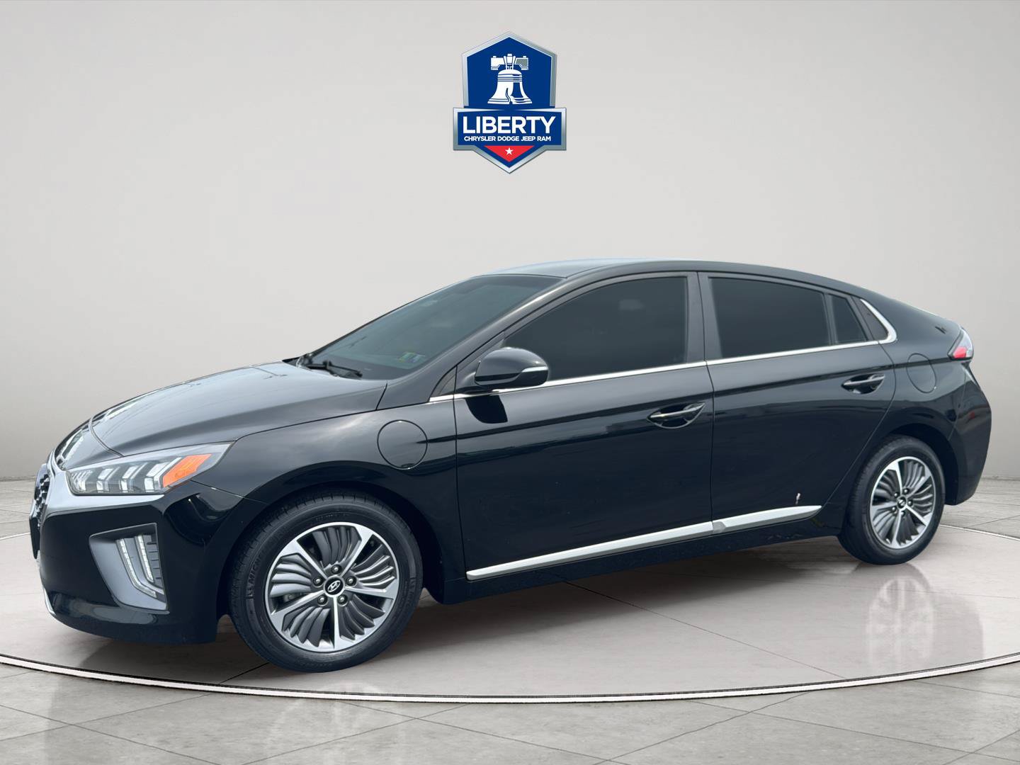 Used 2022 Hyundai Ioniq SEL FWD image 4