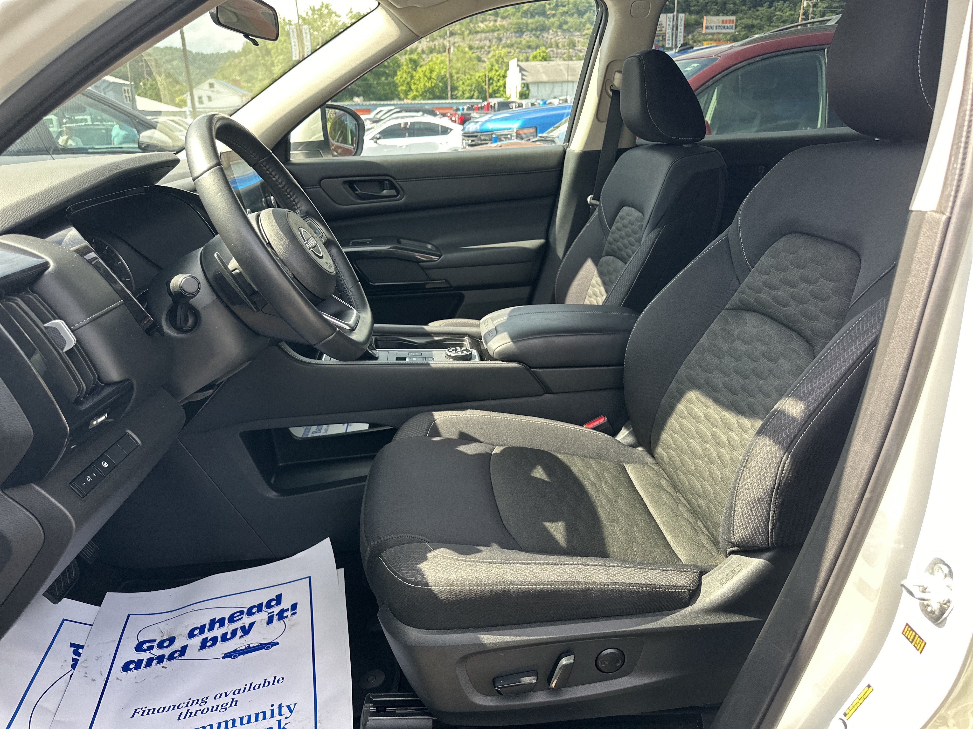 Used 2024 Nissan Pathfinder SV AWD/4WD image 37