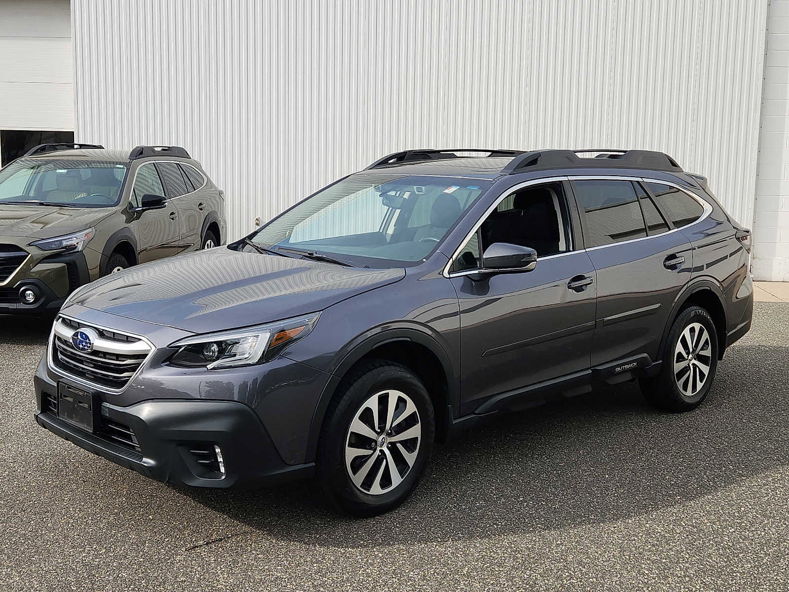 Used 2022 Subaru Outback Premium AWD/4WD image 3