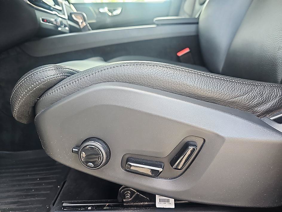 Used 2019 Volvo XC60 T5 Momentum w/ Multimedia Package FWD image 15