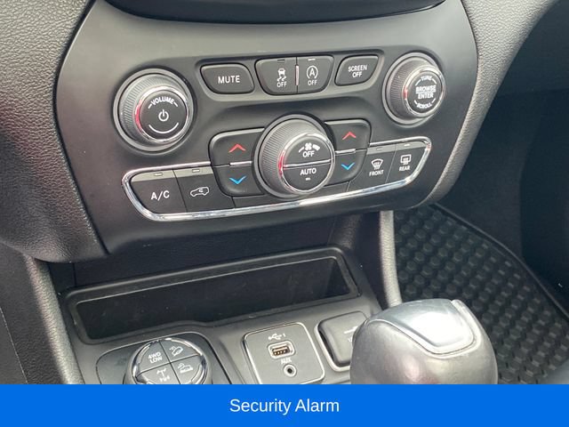 Used 2021 Jeep Cherokee Trailhawk w/ Sun, Sound & Nav Group AWD/4WD image 13