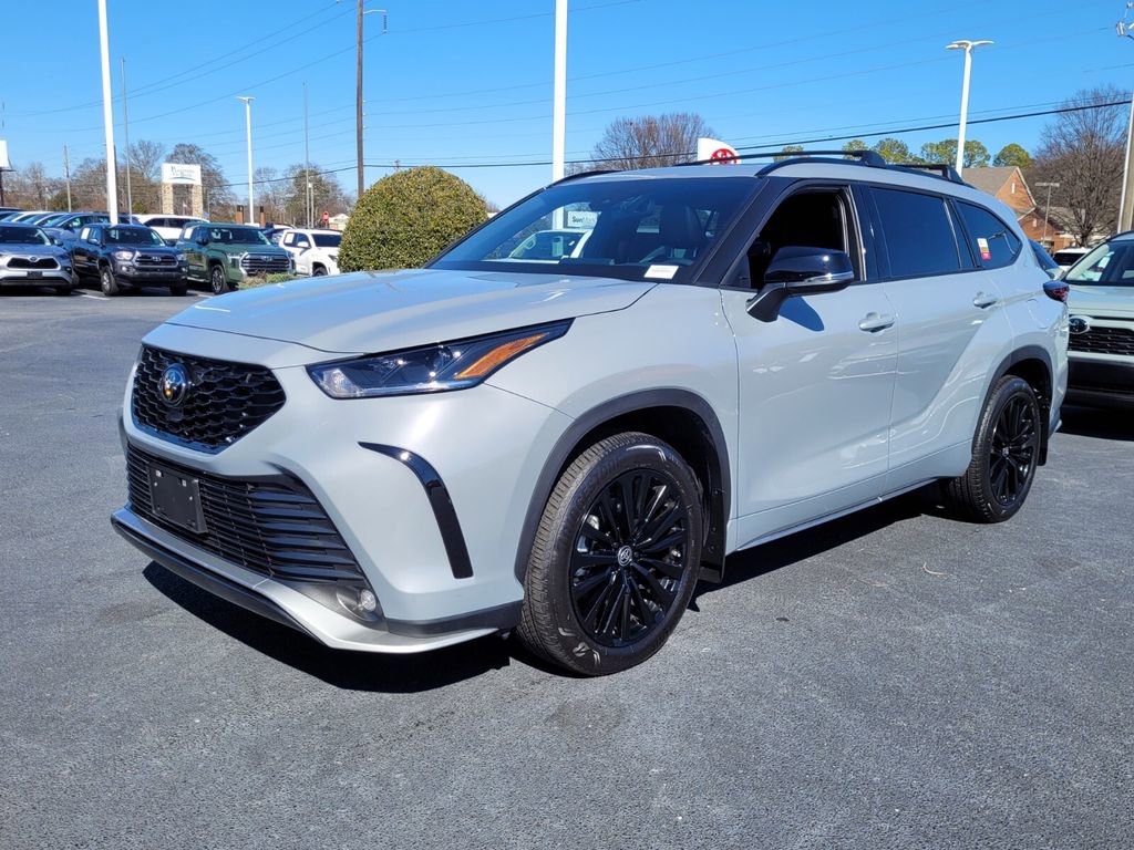 Certified 2025 Toyota Highlander XSE AWD/4WD image 3