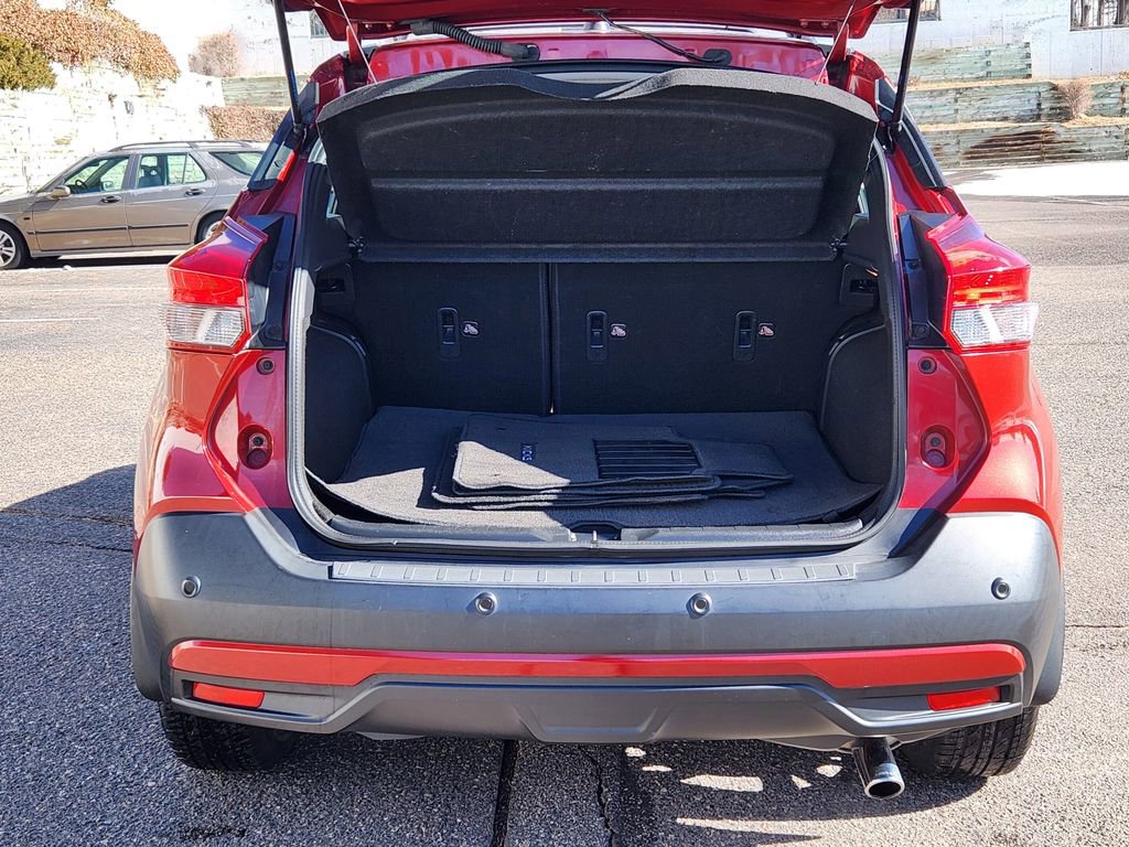 Used 2020 Nissan Kicks SR w/ Exterior Package image 16