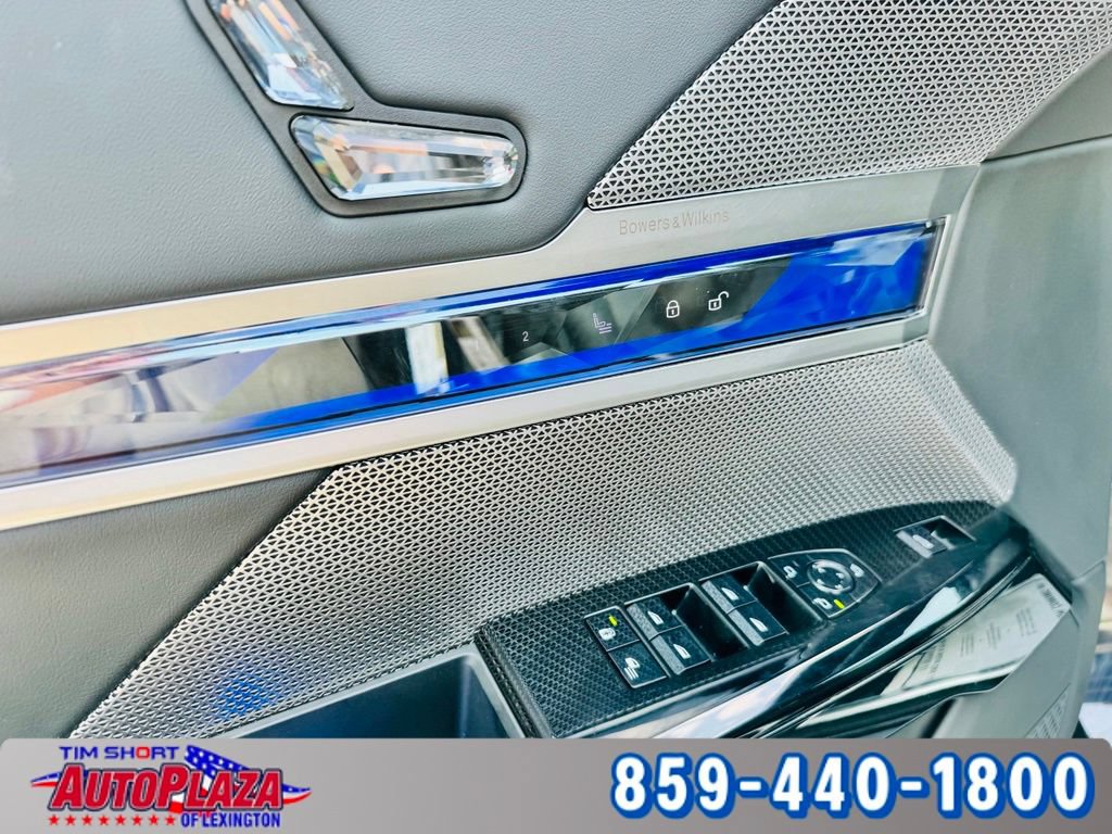 Used 2025 BMW 740i xDrive w/ Premium Package AWD/4WD image 46