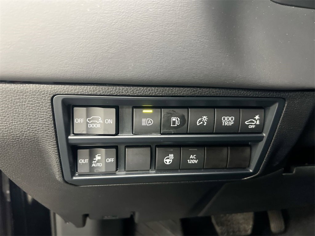 Used 2025 Toyota Sequoia Platinum image 17