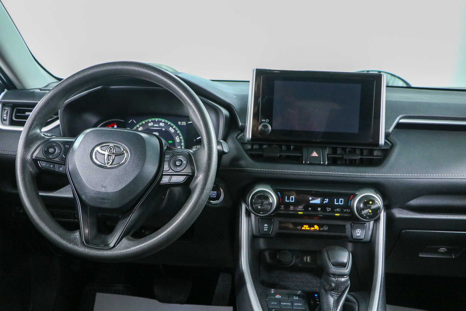 Used 2024 Toyota RAV4 XLE FWD image 17