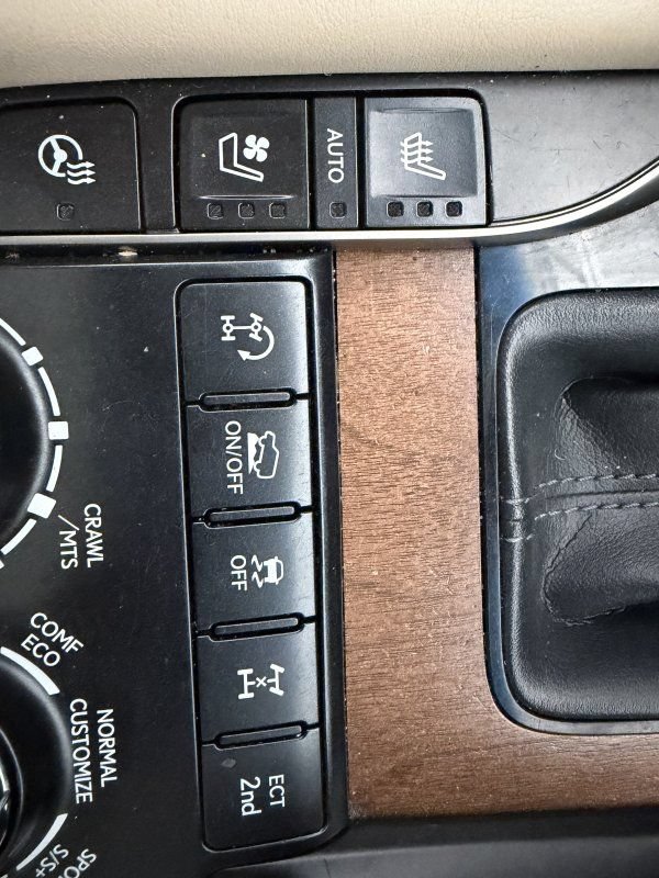 Used 2019 Lexus LX 570 4WD w/ Luxury Package image 37
