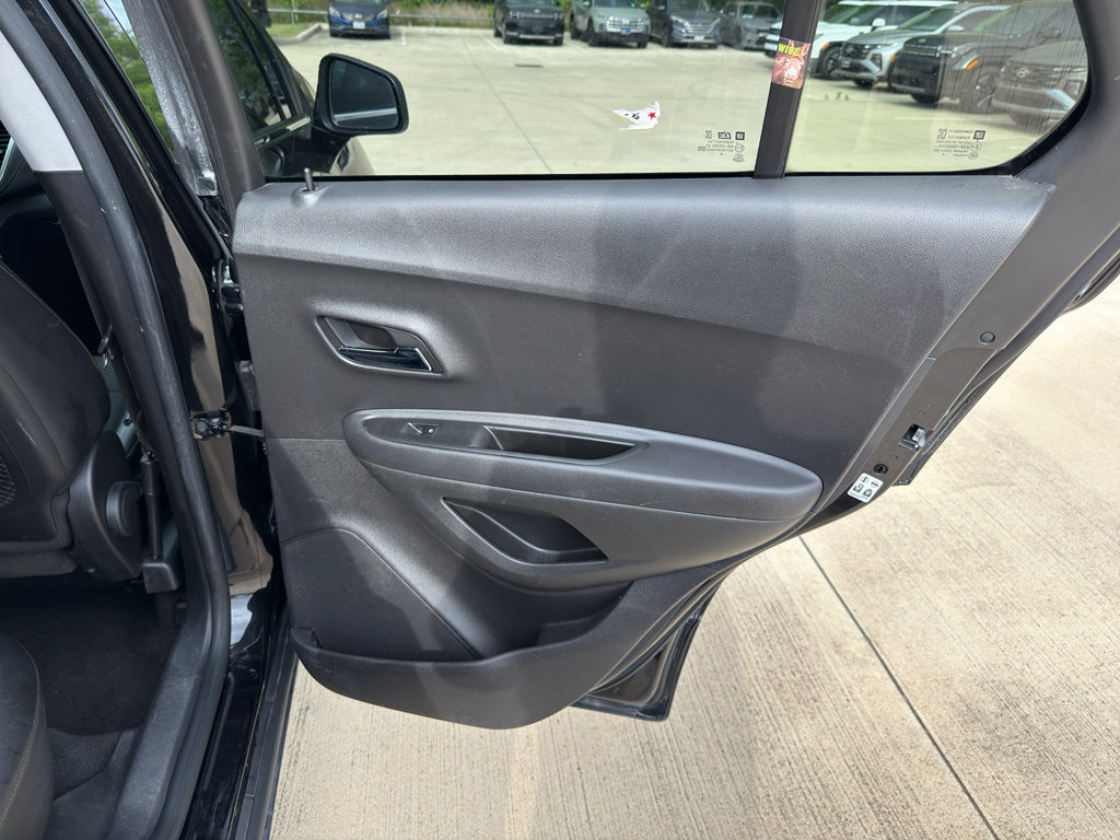 Used 2020 Chevrolet Trax LT w/ LT Convenience Package image 29