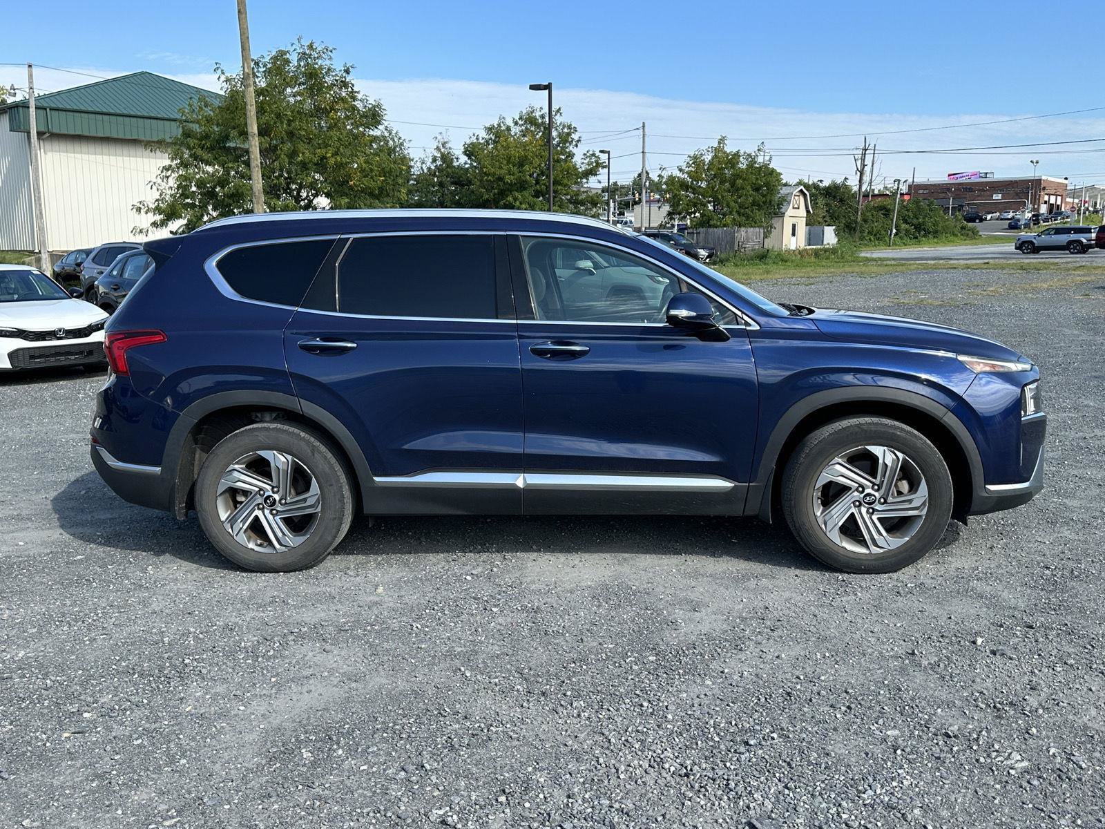 Used 2022 Hyundai Santa Fe SEL w/ Convenience + Premium Package FWD image 9