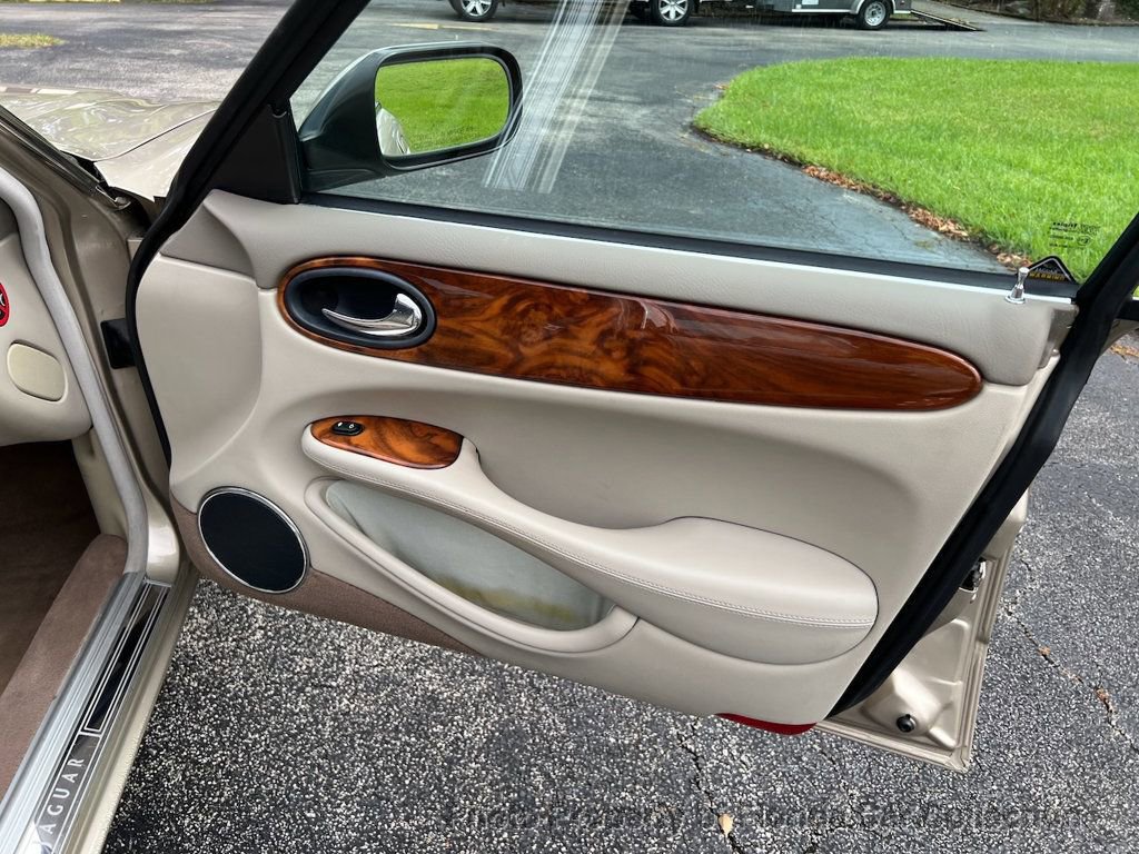 Used 2000 Jaguar XJ8 image 28