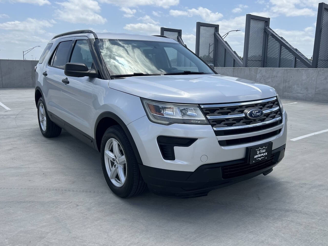 Used 2018 Ford Explorer 4WD image 3