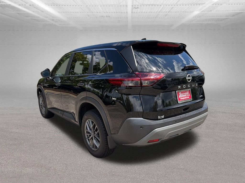 Used 2023 Nissan Rogue S AWD/4WD image 3