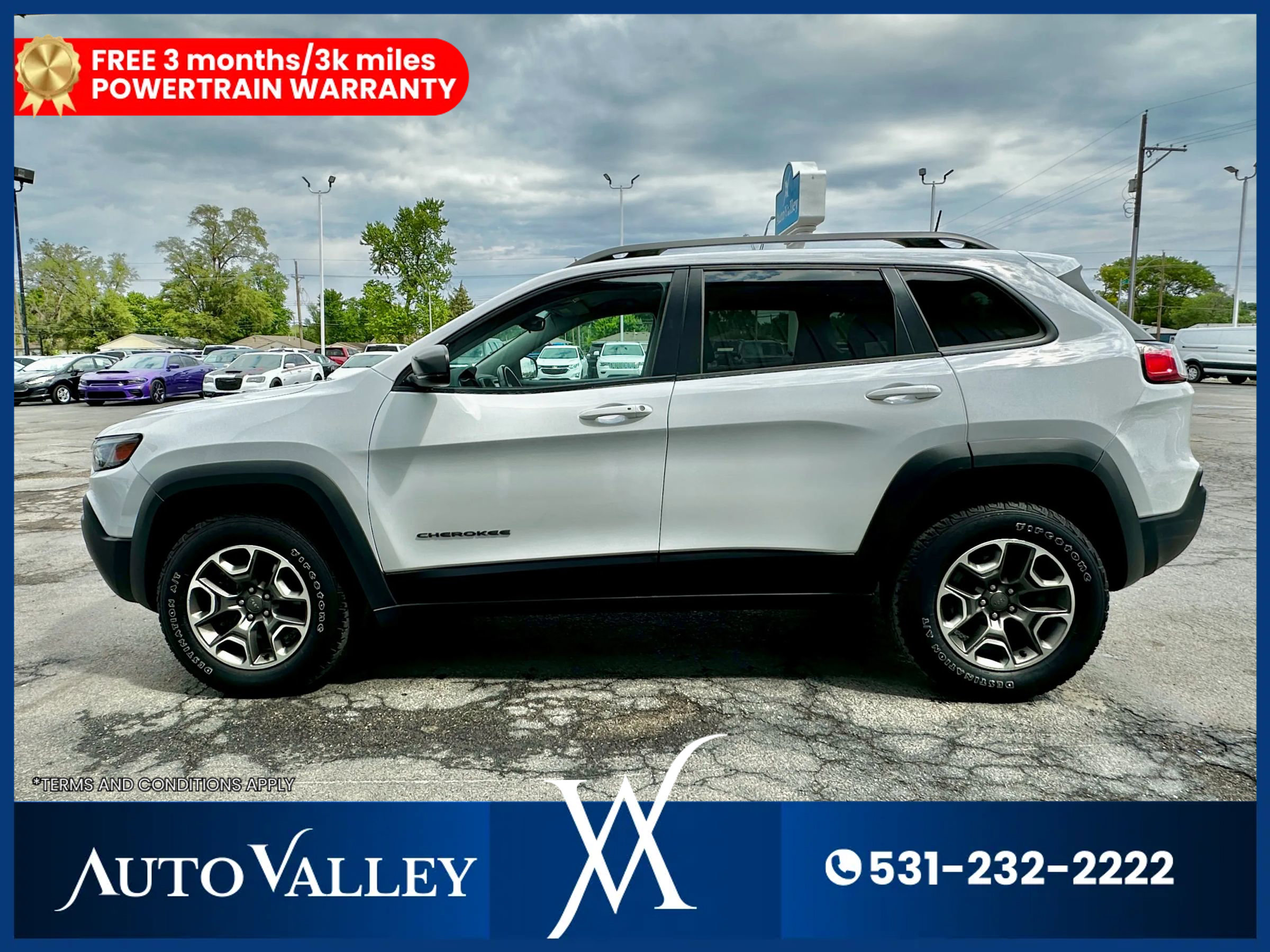 Used 2021 Jeep Cherokee Trailhawk image 4