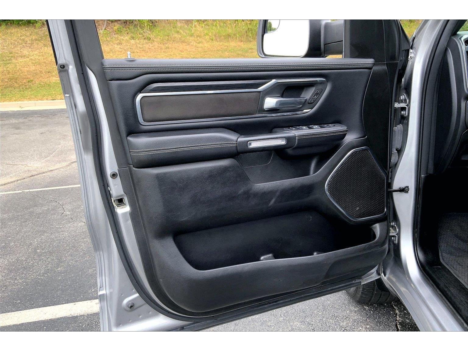 Used 2024 RAM 1500 Laramie AWD/4WD image 21