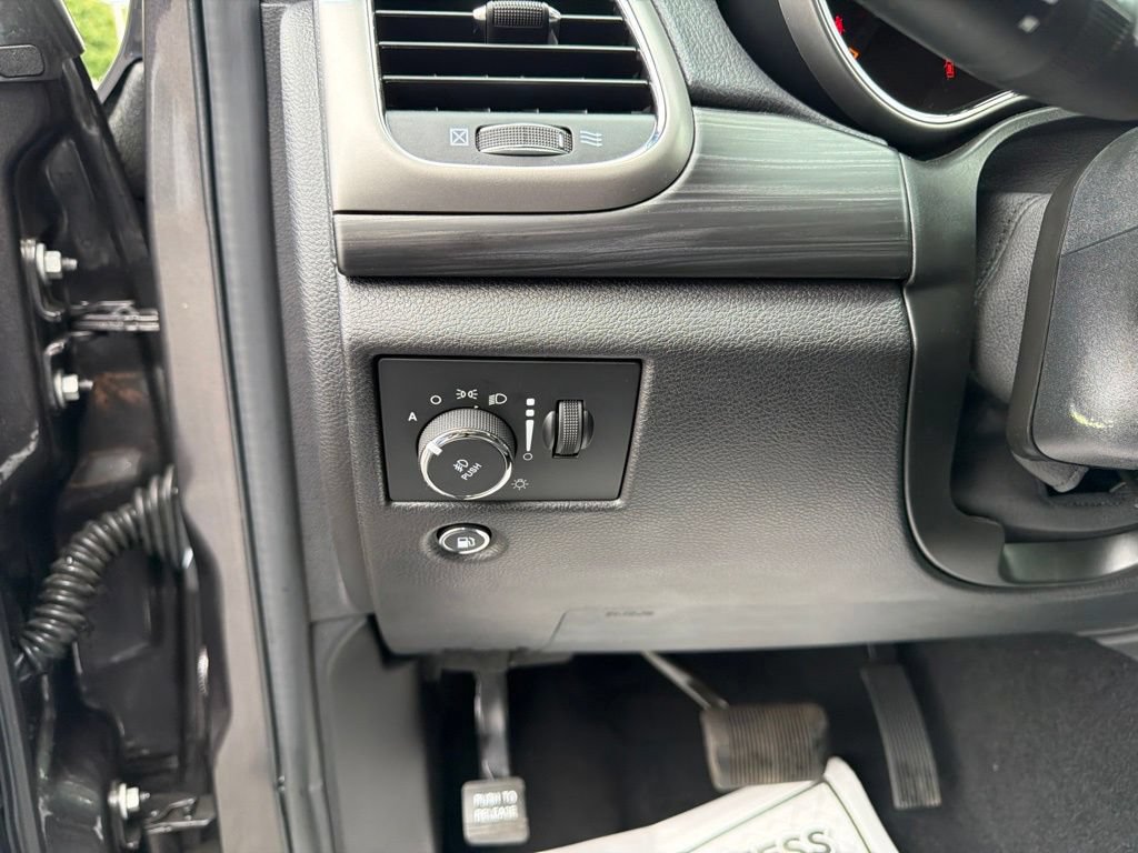 Used 2021 Jeep Grand Cherokee Laredo X AWD/4WD image 16